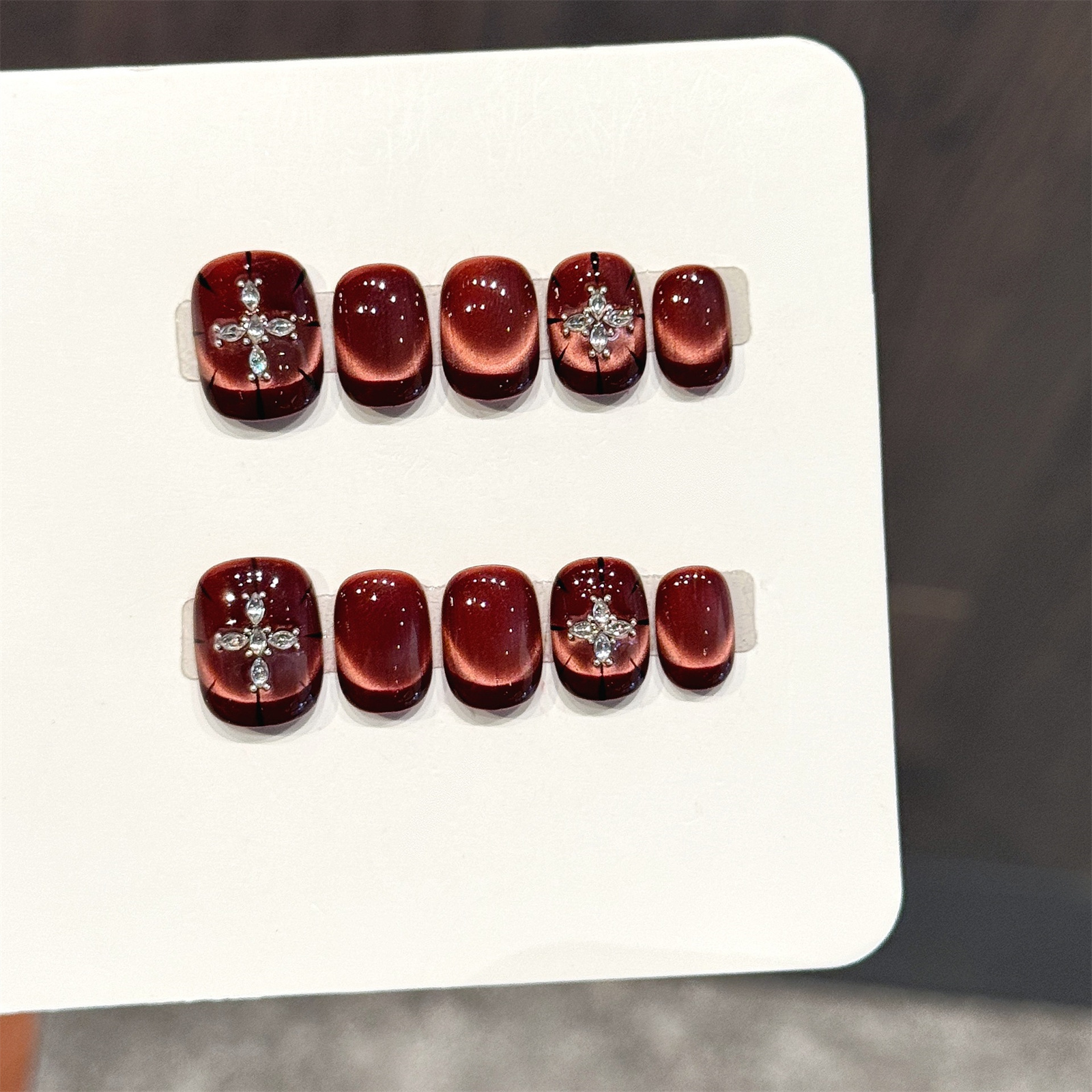 10pcs Wine-red Cat's Eye Press - Nail Art Press On reseña y precio