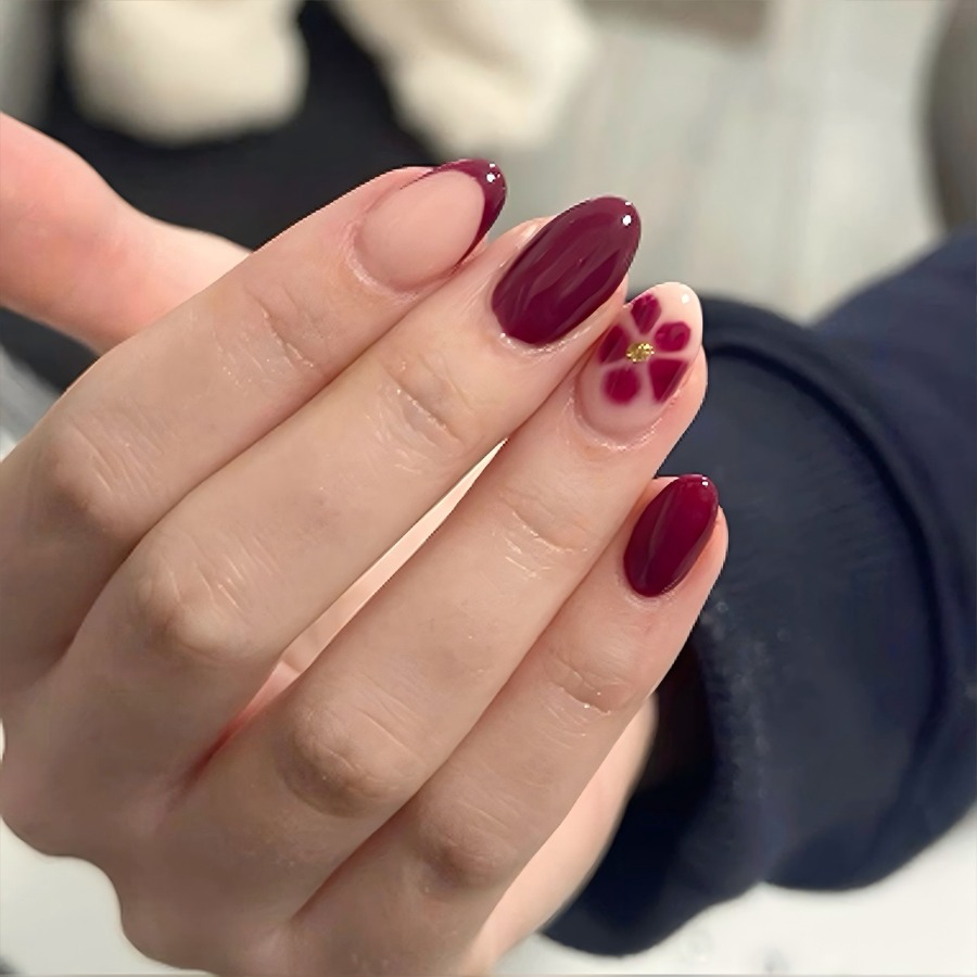 Burgundy simple petals flower  - Nail Art Burgundy reseña y precio